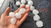 Granizada sorprende en Santa María del Oro; reportan daños en vehículos