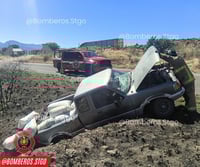 Camioneta sale del camino en SP