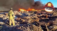 Incendio de zacatal moviliza a cuerpos de emergencia en la carretera a México | VIDEO