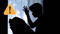 Detectan violencia en parejas jóvenes; revisar el celular, una de las conductas más comunes