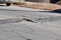 Cuidado con hoyos, baches y recarpeteos mal ejecutados en vialidades de Durango