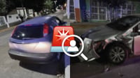 Buscan a conductor que chocó un auto, abandonó el suyo y huyó; ocurrió en Bulevar Durango