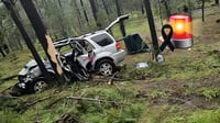 Lluvia provoca volcadura en la Durango-Mazatlán; hombre muere y 3 familiares resultan heridos
