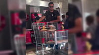 ‘Lord Garrafones’: captan a hombre llenando enormes recipientes con refresco en Costco | VIDEO