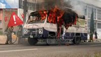 Arde food truck mientra transitaba sobre el bulevar Armando del Castillo Franco