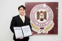 Eduardo de Jesús Salas Nájera se recibe como Ingeniero Mecánico con especialidad por el ITD