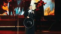 Camila Fernández celebra sus raíces mexicanas con 'Serpiente de Cascabel'