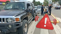 Choque entre camioneta Hummer y automóvil deja dos mujeres lesionadas en el Centro de Durango