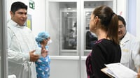 Ante protestas en el IMSS, Sheinbaum promete atender demandas y reducir burocracia en abasto