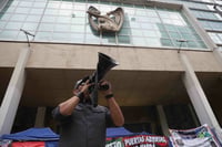 Siguen negociando IMSS y sindicato