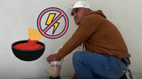 'No tengo vergüenza y no tengo luz': hombre lleva su licuadora a la CFE para preparar salsa