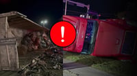 Vuelca tráiler cargado de chatarra en el bulevar Francisco Villa