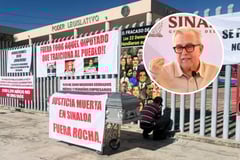 Fotografía Violencia Sinaloa: Protestan con ataúd y mantas en el Congreso exigiendo la renuncia de Rocha Moya
