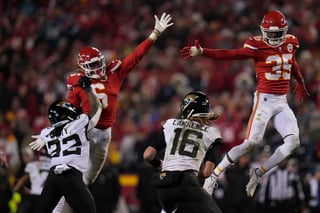 Los Kansas City Chiefs volaron este sábado a la final de la Conferencia Americana (AFC) de la NFL por quinto año consecutivo, tras imponerse por 27-20 a los Jacksonville Jaguars.