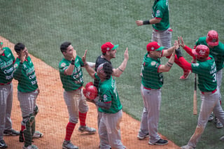 Cañeros, representante de México en la Serie del Caribe, remontó 5-4 a Tigres de Licey, de República Dominicana, para un debut triunfal.