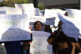 Exigen, con marcha, justicia para víctimas de meningitis en Durango
