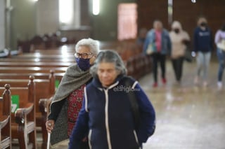 Duranguenses acuden a Catedral a tomar ceniza
