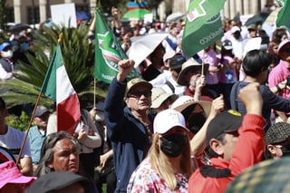 Duranguenses se concentraron en la Plaza Fundadores para dar inicio a la Marcha por el INE.