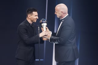 El argentino Lionel Messi y la española Alexia Putellas fueron elegidos este lunes mejores jugadores del año en la gala The Best de la FIFA, que premió la victoria en el Mundial de Argentina, que también vio como se coronaban el seleccionador, Lionel Scaloni, el portero Emiliano Martínez y su afición.