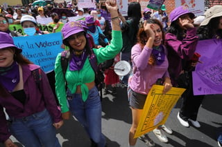 Miles de personas se manifestaron este miércoles en todo el mundo con motivo del Día Internacional de la Mujer para denunciar la violencia machista, reclamar igualdad real y defender los derechos de las mujeres en países que los vulneran o naciones sometidas a conflictos armados.