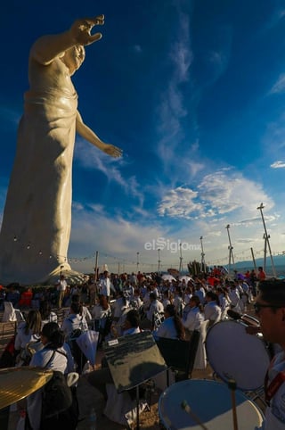 En el municipio de Tabasco, en Zacatecas, se inauguró el Cristo de la Paz, que mide 33 metros de altura y se coloca como una de las efigies más grande de México, superando en altura al Cristo Rey, ubicado en Tenancingo, en el Estado de México (30 metros); así como del Cristo Roto, en San José de Gracia en Aguascalientes (28 metros).