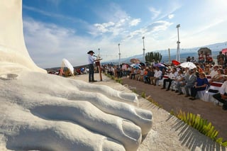 En el municipio de Tabasco, en Zacatecas, se inauguró el Cristo de la Paz, que mide 33 metros de altura y se coloca como una de las efigies más grande de México, superando en altura al Cristo Rey, ubicado en Tenancingo, en el Estado de México (30 metros); así como del Cristo Roto, en San José de Gracia en Aguascalientes (28 metros).