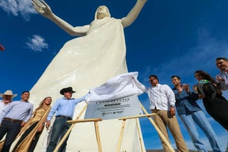 En el municipio de Tabasco, en Zacatecas, se inauguró el Cristo de la Paz, que mide 33 metros de altura y se coloca como una de las efigies más grande de México, superando en altura al Cristo Rey, ubicado en Tenancingo, en el Estado de México (30 metros); así como del Cristo Roto, en San José de Gracia en Aguascalientes (28 metros).