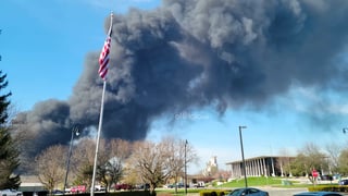 Un incendio en una planta de reciclaje en la ciudad de Richmond, en el estado de Indiana, provocó una nube tóxica que obligó a evacuar a unas 2.000 personas.