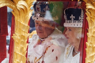 Carlos III ha sido coronado como rey del Reino Unido en una solemne ceremonia celebrada este sábado en la Abadía de Westminster, en el corazón de la capital británica.