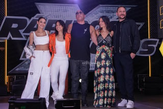 Al ritmo de 'La gasolina' de Daddy Yankee, el actor Vin Diesel hizo su entrada triunfal al escenario de la alfombra negra que se dispuso en medio del Parque Bicentenario, al norte de la Ciudad de México.