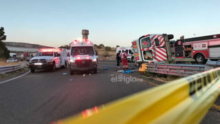 La tarde de este sábado se registró una fuerte colisión entre una ambulancia y una camioneta pick-up, cerca de la primer caseta de la supercarretera Durango-Mazatlán.