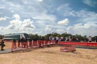 El pasado sábado, el presidente Andrés Manuel López Obrador presentó el primer vagón del Tren Maya en llegar a Cancún, Quintana Roo. Junto a la gobernadora Mara Lezama, difundieron las primeras imágenes del convoy que pertenecería a la línea 'Xiinbal'.