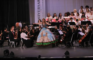 Con un concierto gratuito para todos los duranguenses, la Orquesta Sinfónica Cesaretti celebró los 460 años de la fundación de la ciudad en uno de los lugares más emblemáticos e importantes de Durango, el Teatro Ricardo Castro