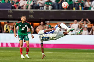 ¡México es campeón! Con anotación de Santiago Giménez, México levanta el título de la Copa Oro