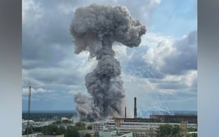 El número de heridos en la explosión ocurrida en una fábrica de material óptico y electrónico de Sérguiev Posad, a 75 kilómetros al norte de Moscú, ascendió este miércoles a 52 personas, según las autoridades locales.