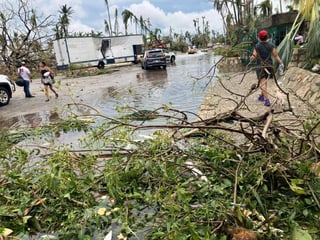 Las imágenes que ha dejado el impacto del huracán Otis en Acapulco, Guerrero, siguen siendo sorprendentes, pues además de los problemas de comunicación y la falta de energía eléctrica, los daños en la infraestructura han sido graves.