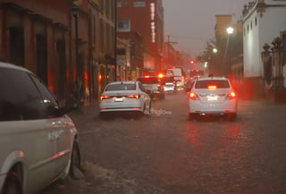 Una fuerte precipitación sorprendió a la ciudad capital