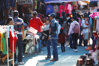 Duranguenses acuden al centro histórico a realizar compras durante el Buen Fin