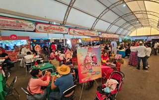 Este domingo, miles de duranguenses se unieron a la causa de llevar juguetes a los niños, a través de su participación en la Kermesse de la familia.