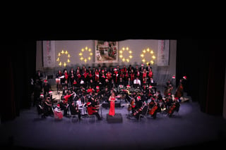 Como cada año, la Orquesta Sinfónica Cesaretti presentó en el Teatro Ricardo Castro el 'Concierto de Navidad 2023', un espectáculo musical dirigido por Clementina Cesaretti.