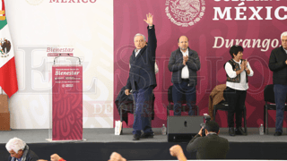 Este sábado, el presidente Andrés Manuel López Obrador visitó la capital duranguense, la primera desde el inicio de su mandato. Algunas personas aprovecharon  para manifestarse, tales como el sector salud y educativo.