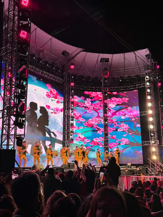 La banda sinaloense El Recodo ofreció un concierto gratuito en la Plaza IV Centenario, como parte de los eventos de cierre de la mayor fiesta de la ciudad, el Festival Ricardo Castro 2024.