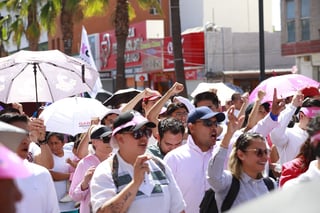 Marchan en Durango por la defensa de la República.