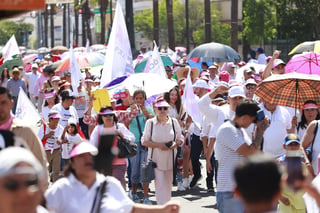 Marchan en Durango por la defensa de la República.