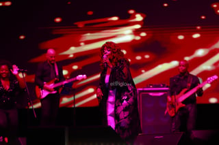 Gloria Gaynor interpreta sus éxitos para los duranguenses en la Velaría de la Feria Nacional Durango “Francisco Villa