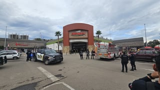 Al instante se activaron los protocolos de emergencia de la tienda para realizar la evacuación ordenada de clientes y personal.