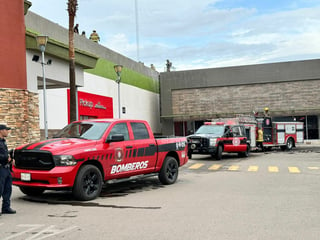 Al instante se activaron los protocolos de emergencia de la tienda para realizar la evacuación ordenada de clientes y personal.