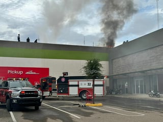 Al instante se activaron los protocolos de emergencia de la tienda para realizar la evacuación ordenada de clientes y personal.