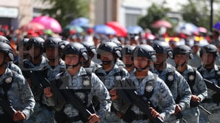 Duranguenses disfrutan del desfile cívico-militar