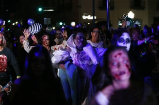 La avenida 20 de Noviembre se transformó en un vibrante escenario lleno de vida, color y tradición con la celebración del Día de Muertos